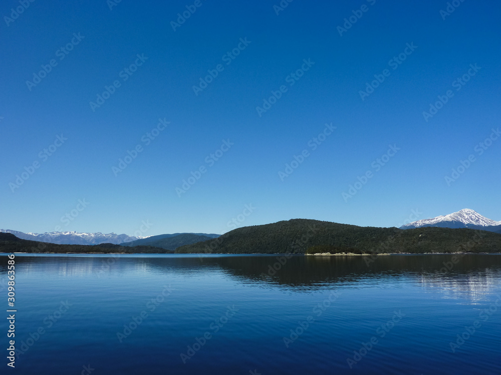 Lake Manapouri, New Zealand Lake Manapouri, New Zealand