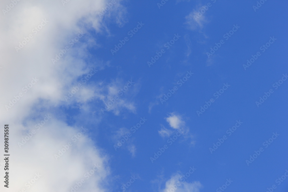 爽やかな青空と白い雲 爽やかな青空と白い雲