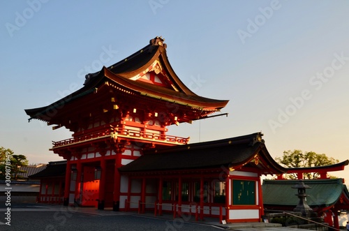 Fushimi Inari-Taisha: santuario sintoísta de los 32.000 torii © Luis