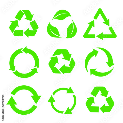 Recycle icon vector sign isolated for graphic and web design. Recycle Recycling symbol template color editable on white background, Thin linear graphic Eps10.