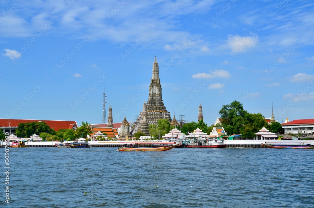 Naklejka premium Wat Arun: templo budista del amanecer