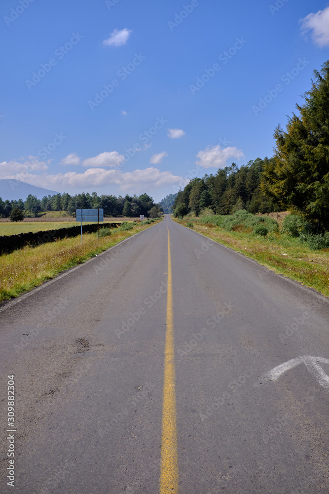 Paisaje de carretera en Michoacan