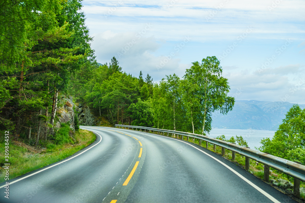 Fototapeta premium Road landscape in norwegian mountains