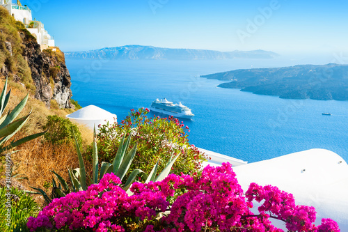 Fototapeta Naklejka Na Ścianę i Meble -  White architecture and blue sea on Santorini island, Greece. Summer holidays, travel destinations concept