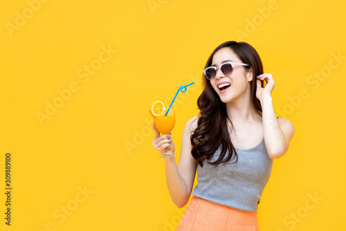 Canvas-taulu Healthy Asian girl in summer outfit drinking orange juice