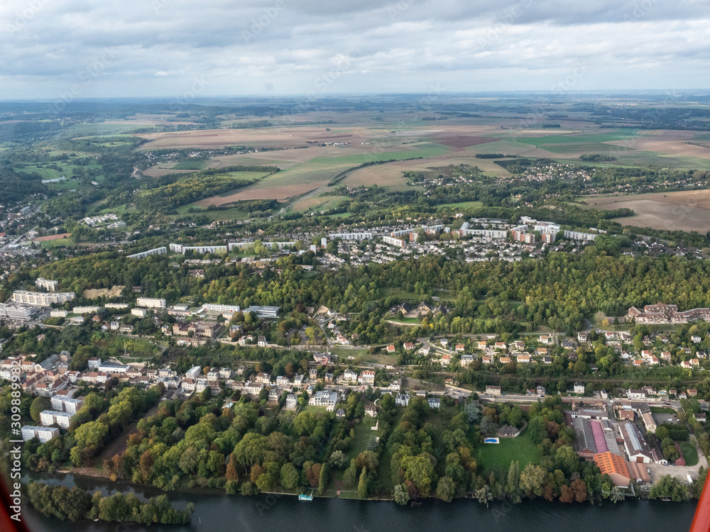 vue aérienne de la ville de Meulan-en-Yvelines en France