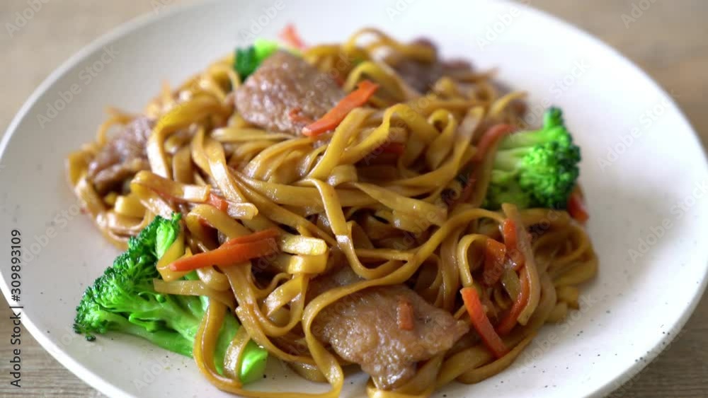stir-fried noodle with pork - Asian style stir-fried noodle with pork - Asian style