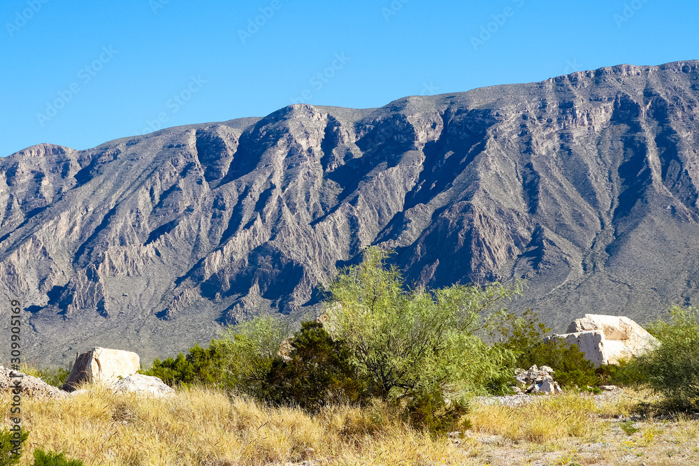 Fototapeta premium La montaña llena de marmol