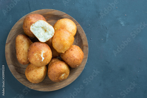  Colombian bu  uelo - Deep Fried Cheese Bread