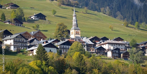 L'église Saint-Jacques d'Assyrie dans le village de Hauteluce en Savoie France © ALAIN VERMEULEN
