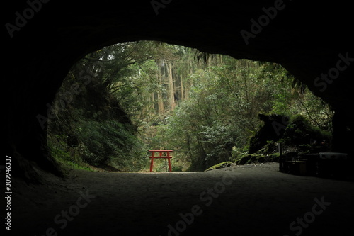 Photos 神を祀る洞窟の中から観た外の景色