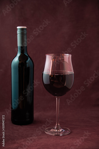 Weinflasche und Glas