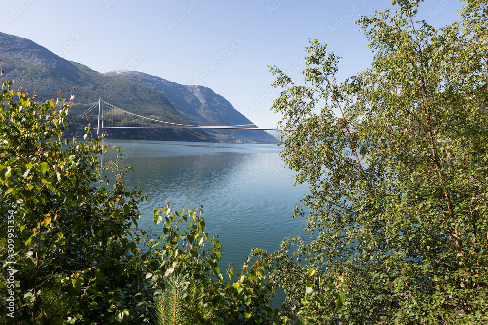 Die Hardangerbrücke über den Eidfjord Die Hardangerbrücke über den Eidfjord