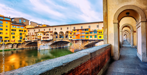 Tela Ponte Vecchio bridge and riverside promenade in Florence, Italy