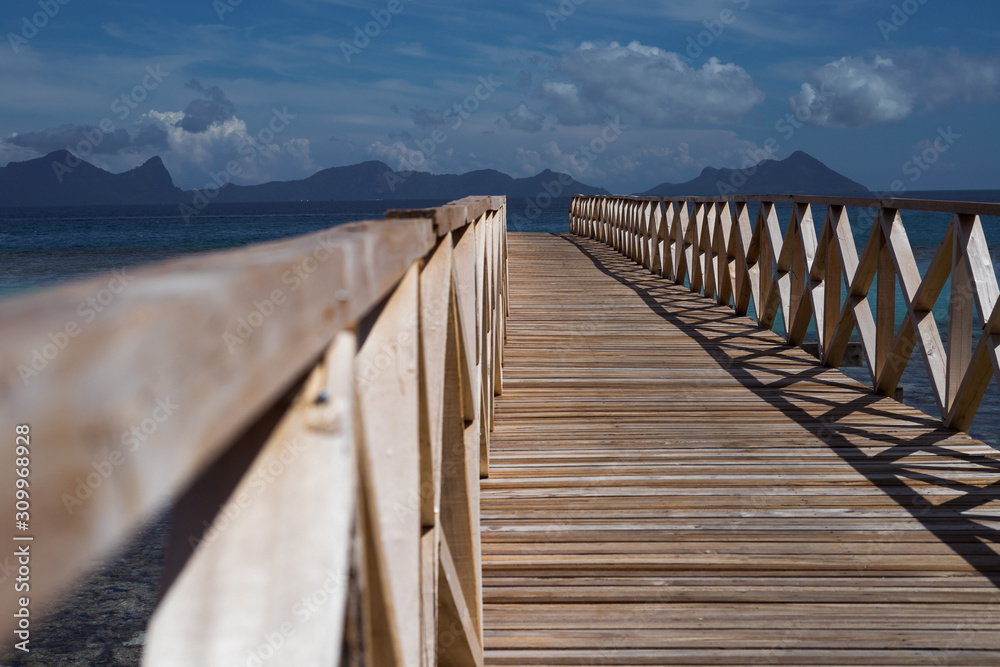 Obraz premium Wooden bridge during the sunset near the Bum bum island in Semporna, Borneo Sabah.