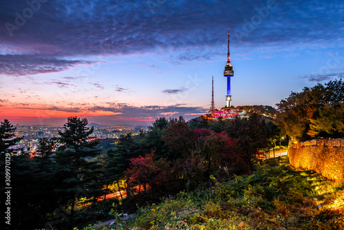 Canvas Print namsan tower at night in seoul city south korea