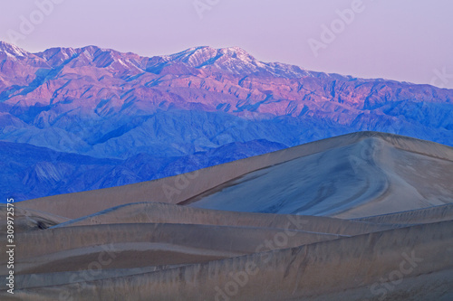 Sunrise, Mesquite Flat Sand Dunes and Panamint Mountains, Death Valley National Park, California, USA