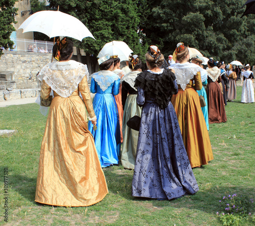 Tableau sur toile défilé d'arlesienne