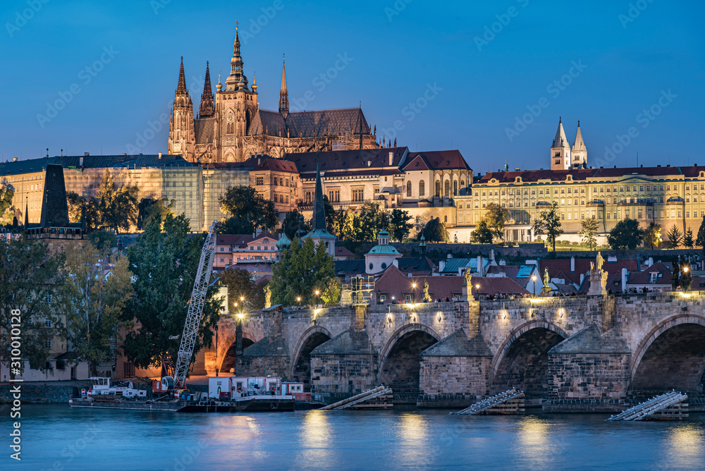 Obraz premium Prague Castle in Prague, Czech Republic and built in the 9th century. Panoramic view of the castle that includes St.Vitus's Cathedral
