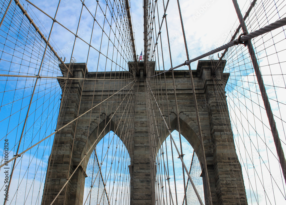 Fototapeta premium Close up of Brooklyn Bridge in New York City