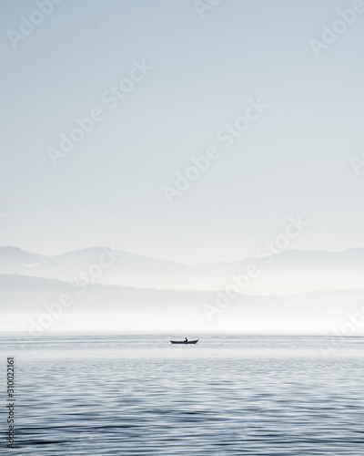 Man on a boat 2 © Hugo Campos
