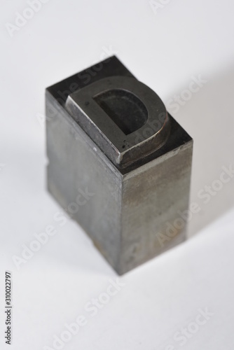 d, buchstabe d , bleiletter, lettern, buchdruck, alphabeth, druck, druckerei, drucken, gutenberg, johannes gutenberg, schwarze kunst, typographie, futura photo
