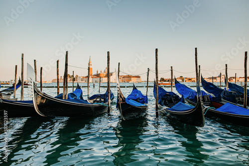 Gondeln in Venedig San Marco Blick auf San Giorgio Maggiore 