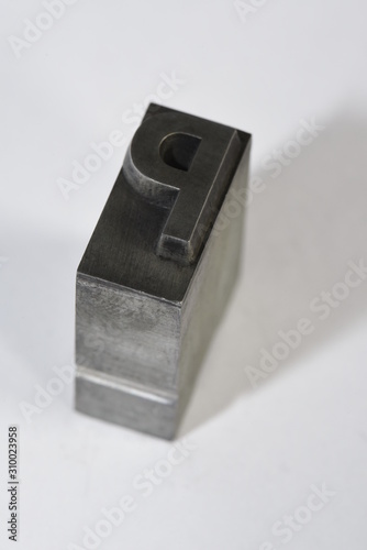 p, buchstabe p , bleiletter, lettern, buchdruck, alphabeth, druck, druckerei, drucken, gutenberg, johannes gutenberg, schwarze kunst, typographie, futura photo
