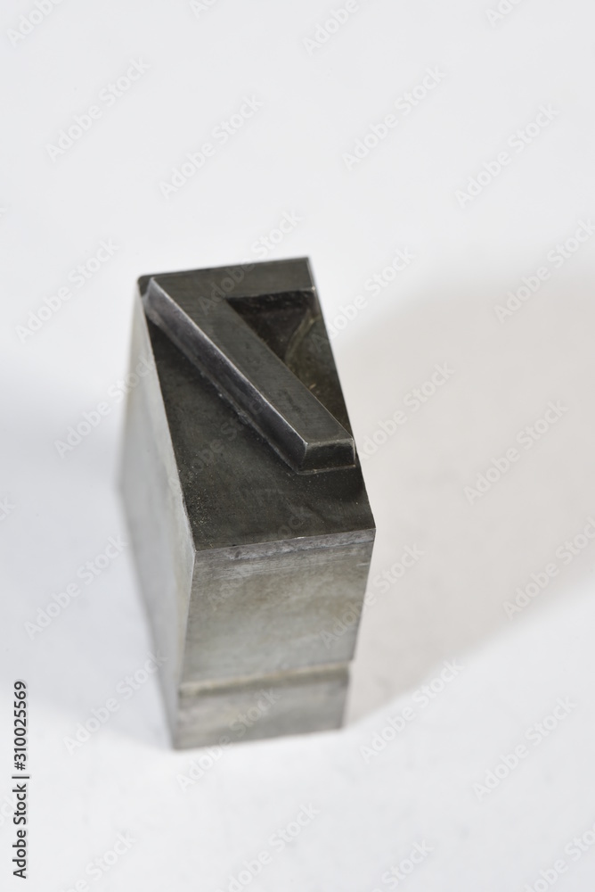 7, Zahl 7, zahl, nummer, bleiletter, lettern, buchdruck, alphabeth, druck, druckerei, drucken, gutenberg, johannes gutenberg, schwarze kunst, typographie, futura, grotesk, serifenlose linear-Antiq 7, Zahl 7, zahl, nummer, bleiletter, lettern, buchdruck, alphabeth, druck, druckerei, drucken, gutenberg, johannes gutenberg, schwarze kunst, typographie, futura, grotesk, serifenlose linear-Antiq