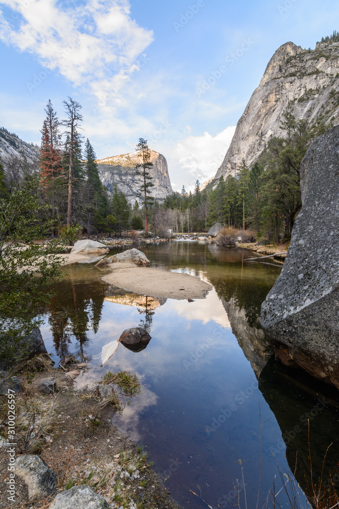Fototapeta premium View of Yosemite valley with half dome and el capitian .
