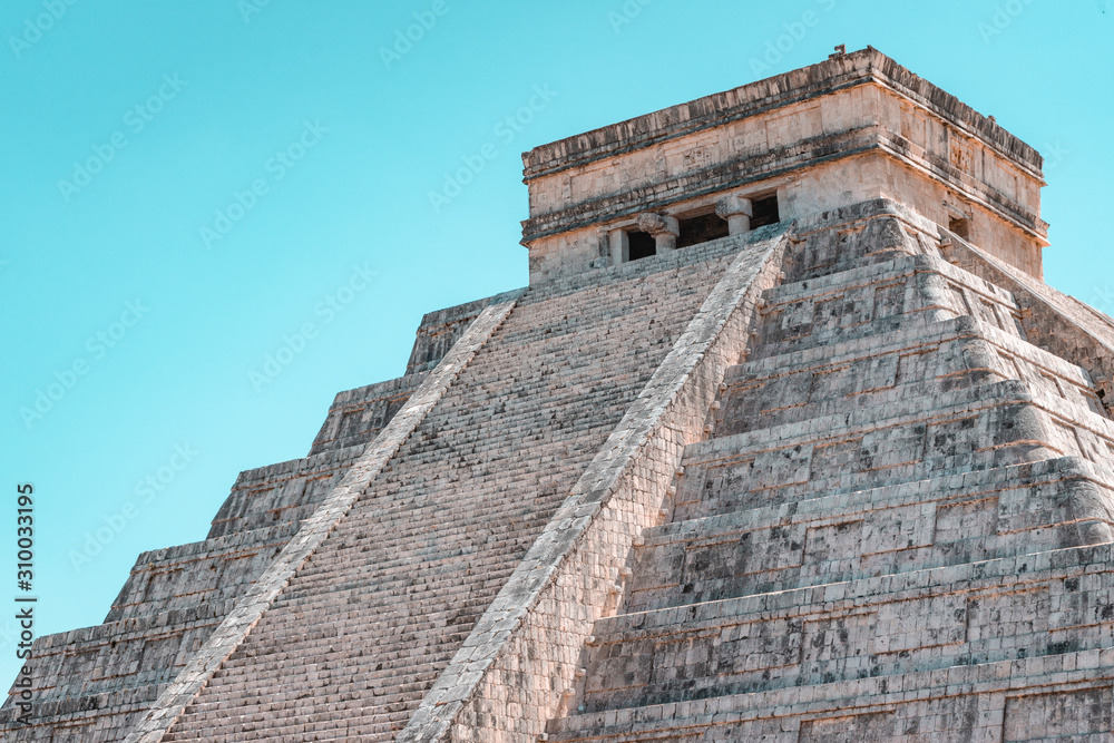chichen itza pyramid chichen itza pyramid
