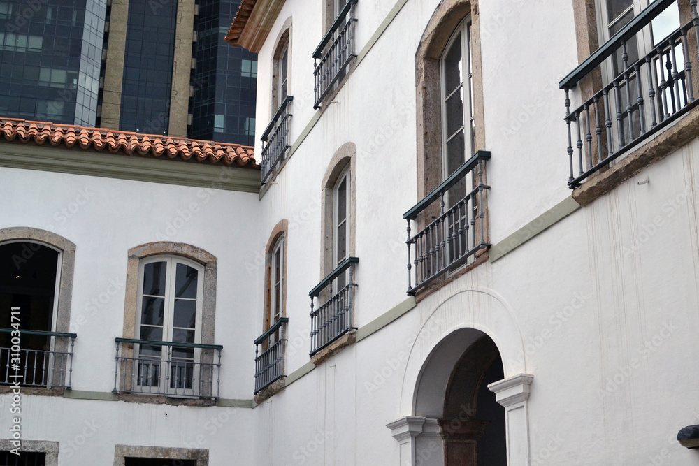 Located in the cultural corridor of Rio de Janeiro, Paço Imperial is a rare example of a historical monument that, at different times, was the scene of important events in our history.