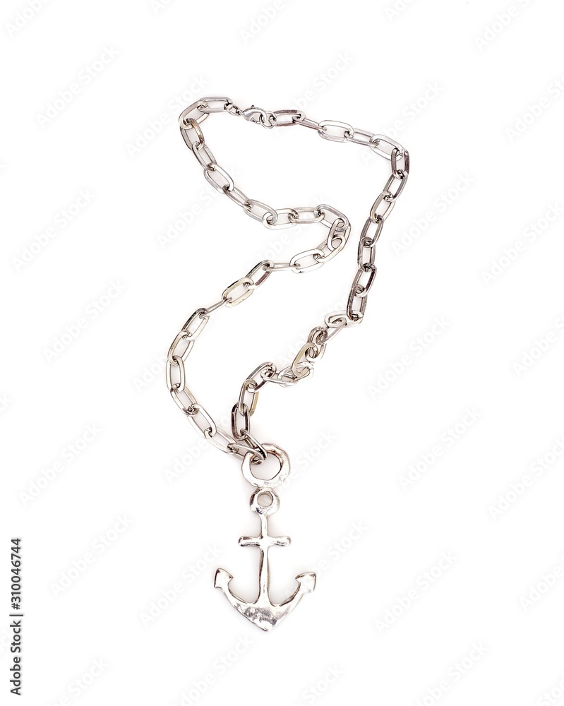 Naklejka premium Silver necklaces with anchor pendant isolated on a white background