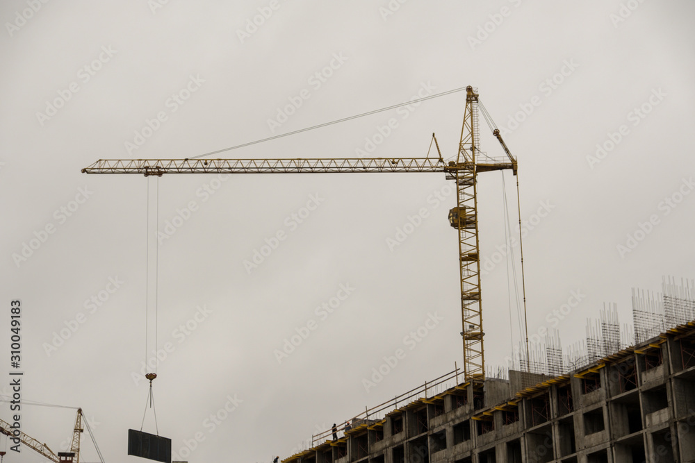 Construction of a new residential building. Apartments are made using brick-monolithic technology. First, pour concrete into the walls, build a frame. Then lay a brick for the walls. It turns out huge