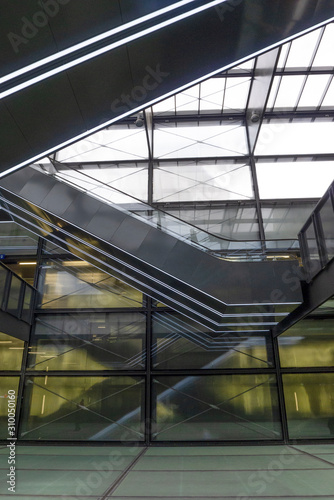 Stucture escalators Leman express Genève