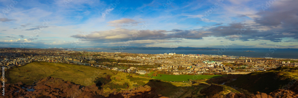  Edinburgh-panorama of autumn landscape