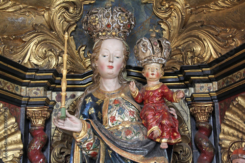 Madonna con Bambino; statua in legno dipinto nella chiesa di San Lorenzo a Velturno (Alto Adige)
