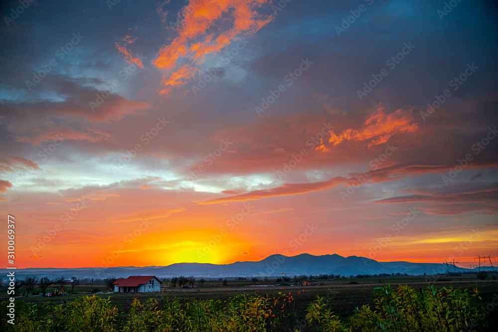 Obraz premium Fantastic clouds at the sunset