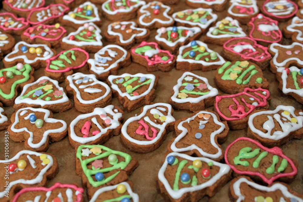 Naklejka premium Decorated Christmas cookies as background