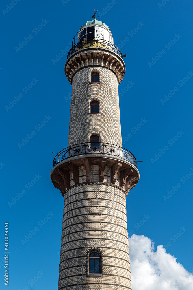 Leuchtturm von Warnemünde bei blauen Himmel Leuchtturm von Warnemünde bei blauen Himmel