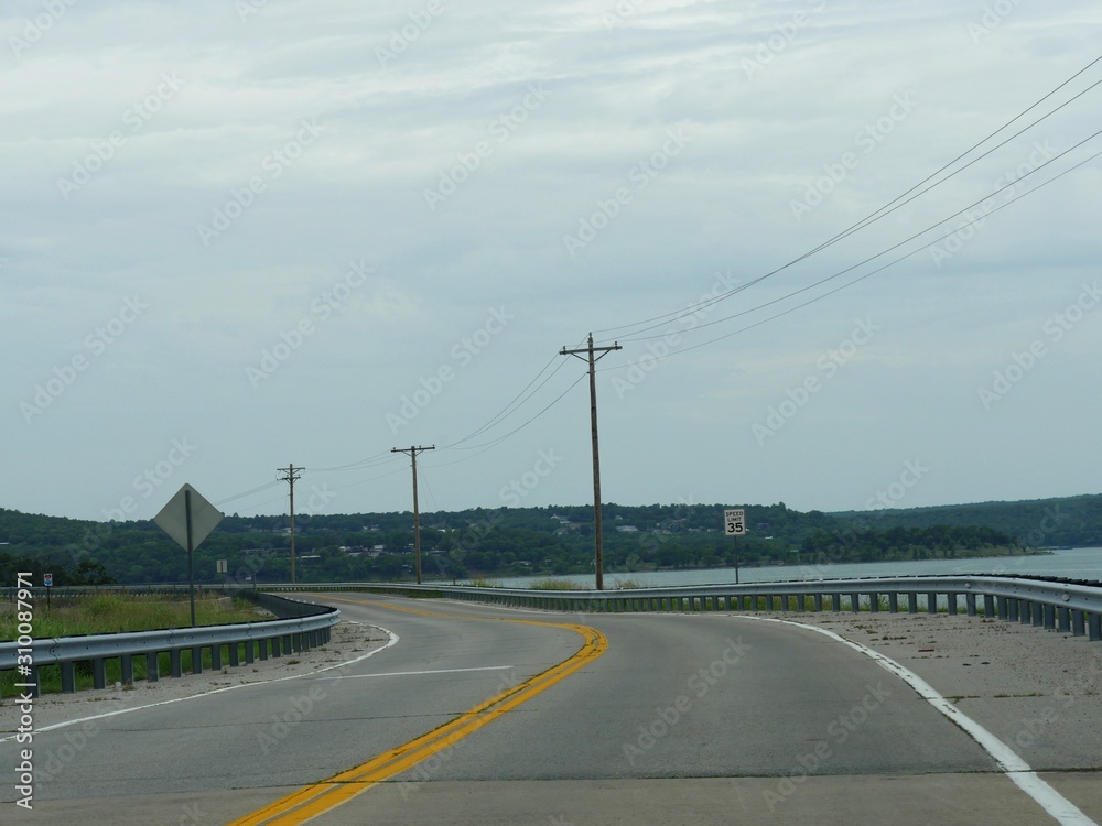 Fototapeta premium Road by Tenkiller Lake, Oklahoma