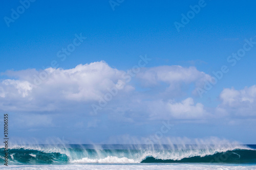 Fototapeta Naklejka Na Ścianę i Meble -  Oahu Waves