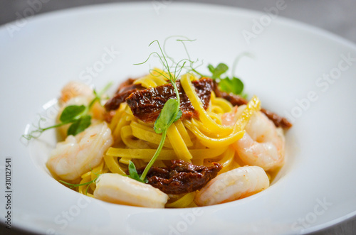 delicious italian pasta with fresh shrimps & dried tomatoes