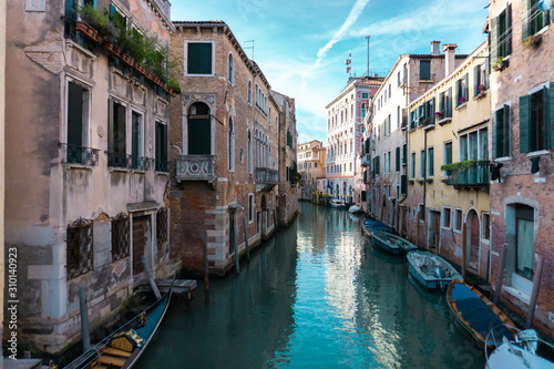 Canal in Venice © Ehliott