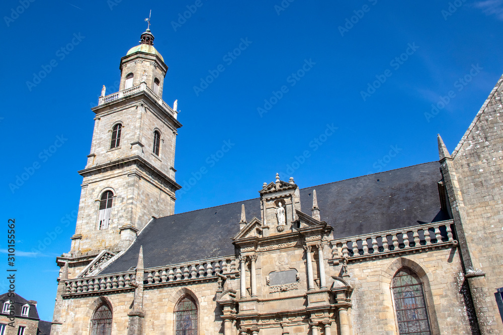 Auray. Vue latérale de l'église Saint-Gildas. Morbihan. Bretagne