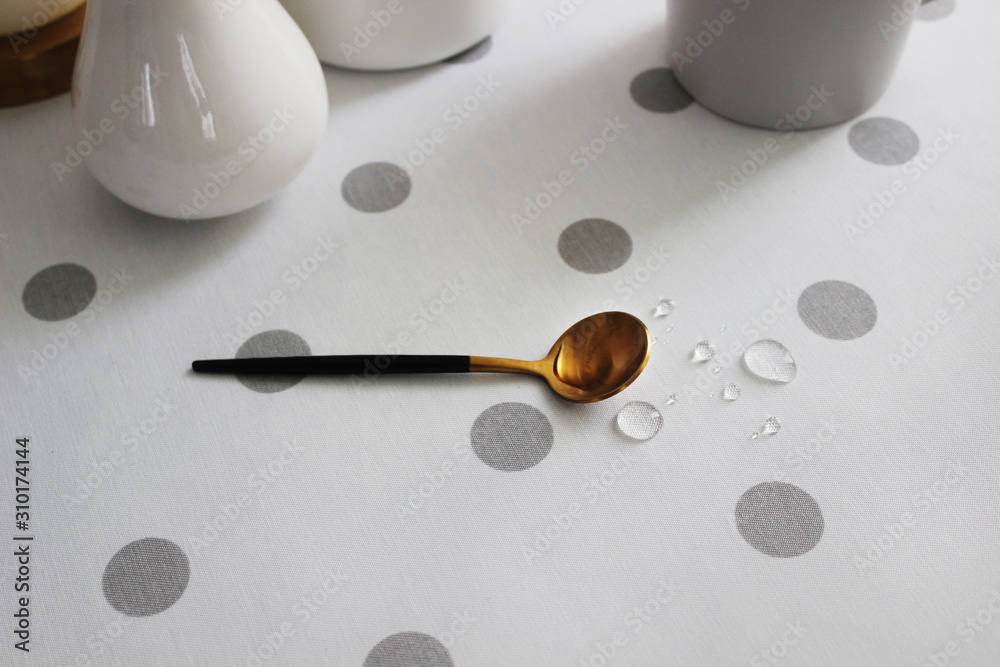 drops of water fell on the tablecloth drops of water fell on the tablecloth