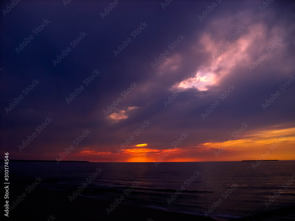 Obraz premium Sunset by the sea