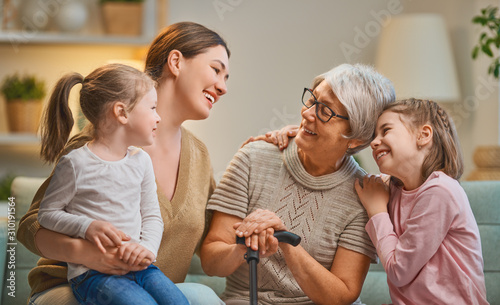 Konstfotografi girls, their mother and grandmother