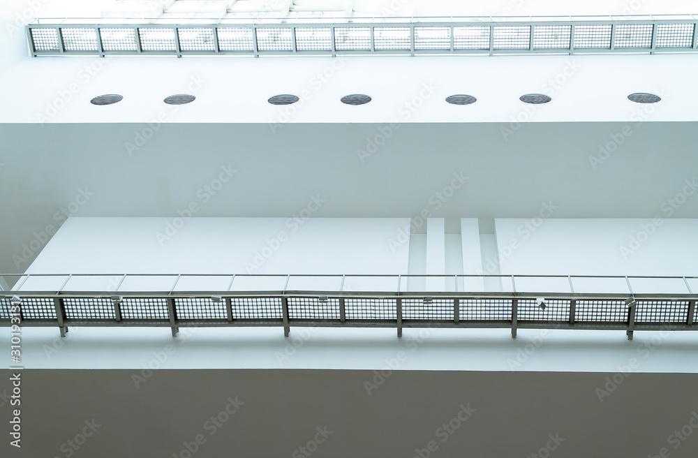 Overexposed view. Ceiling there are vents and receiving light inside the building. Overexposed view. Ceiling there are vents and receiving light inside the building.