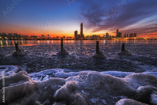 Sunset in Winter season at 63 building of Seoul,South Korea.
